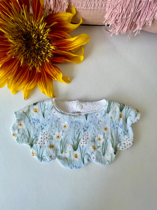 Scalloped Bibs- Blue Daisy